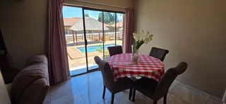 Lovely Neat 3 Bedroom Family Home with Pool, Lapa in Birch Acres, KemptonPark