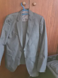 Mood &amp; Saxon mens suits size 30/32