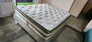 QUEEN MATRESS AND BASE