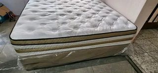 QUEEN MATRESS AND BASE