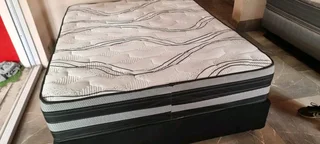 QUEEN MATRESS AND BASE