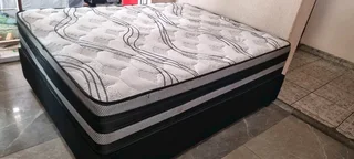 QUEEN MATRESS AND BASE