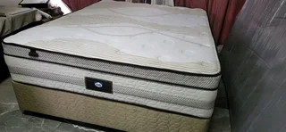 QUEEN MATRESS AND BASE FOR SALE