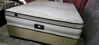 QUEEN MATRESS AND BASE FOR SALE