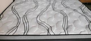 QUEEN MATRESS AND BASE FOR SALE