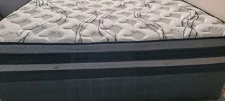 QUEEN MATRESS AND BASE FOR SALE