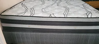 QUEEN MATRESS AND BASE FOR SALE