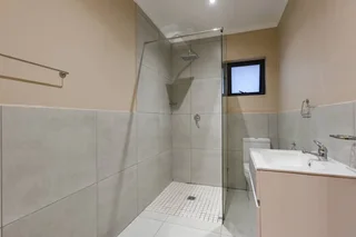 Bryanston cottage to let