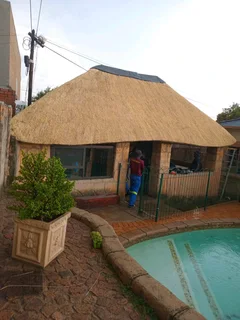 Thatch Specialist | Thatch Roofs | Thatch Lapas