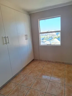 LARGE 2 BEDROOM FLAT FOR SALE IN SPRINGFIELD TERRACE (H BLOCK) WOODSTOCK, CAPE TOWN