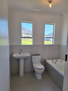 LARGE 2 BEDROOM FLAT FOR SALE IN SPRINGFIELD TERRACE (H BLOCK) WOODSTOCK, CAPE TOWN