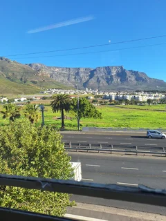 LARGE 2 BEDROOM FLAT FOR SALE IN SPRINGFIELD TERRACE (H BLOCK) WOODSTOCK, CAPE TOWN