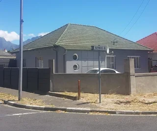 3 BEDROOM HOUSE FOR SALE IN LANSDOWNE