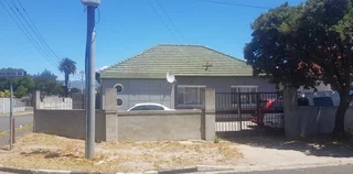 3 Bedroom House For Sale In Lansdowne
