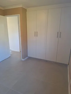 LARGE 2 BEDROOM FLAT FOR SALE IN SPRINGFIELD TERRACE (H BLOCK) WOODSTOCK, CAPE TOWN