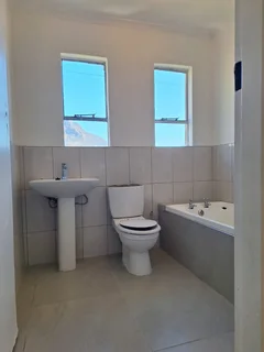 LARGE 2 BEDROOM FLAT FOR SALE IN SPRINGFIELD TERRACE (H BLOCK) WOODSTOCK, CAPE TOWN