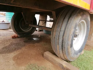 Heavy duty tractor trailer