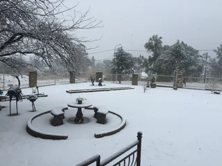 Large Secure Country Home In Lady Grey