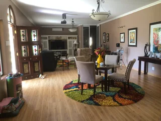 Large Secure Country Home In Lady Grey