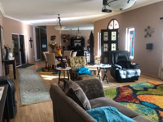 Large Secure Country Home In Lady Grey