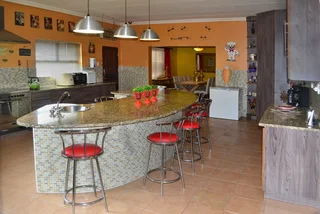 Large Secure Country Home In Lady Grey