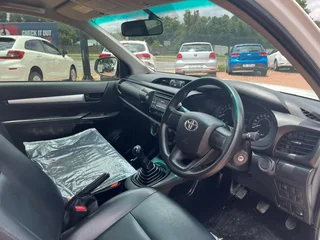2021 Toyota Hilux 2.0 VVTi A/C S/C - R 279 995 (83 874 kms)