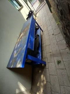 Work bench with vice