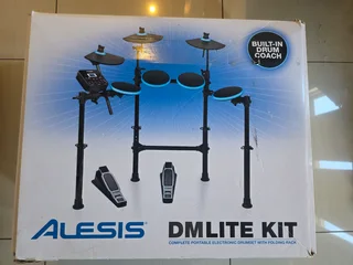 ELECTRONIC DRUMSET WITH FOLDING RACK