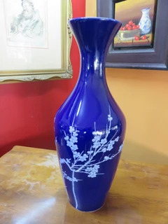 Large Oriental ceramic vase