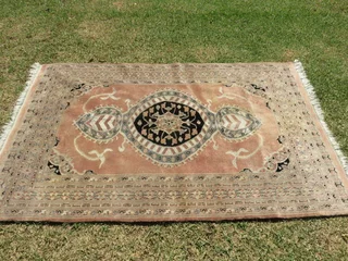 A hand knotted Jaipuri rug