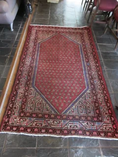A Persian hand knotted Sarab rug