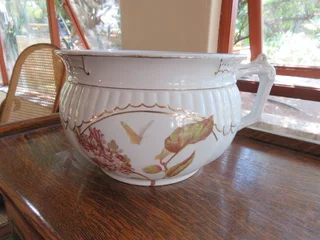 Grimwades porcelain chamberpot (1891-1900)