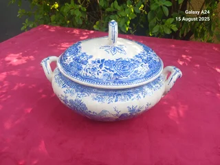 Villeroy and Boch lidded vegetable dish