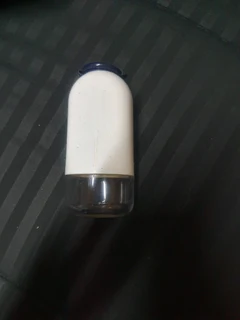 Tupperware salt / pepper shaker