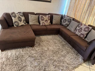 Couch - Ad posted by arlette mumvudi