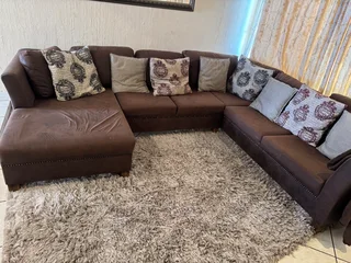 Couch - Ad posted by arlette mumvudi