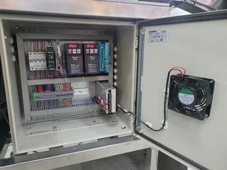 LABELING MACHINES / LABEL APPLICATORS