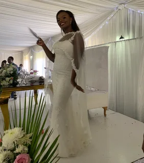 Elegant White Wedding Dress with Detachable Lace Cape – R2500 ✨