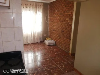 Room to Rent in Three-Bedroom House, R1 500 per month