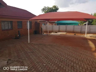 Room to Rent in Three-Bedroom House, R1 500 per month