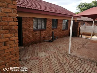 Room to Rent in Three-Bedroom House, R1 500 per month