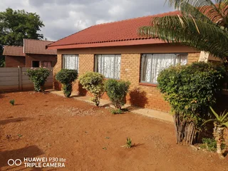 Room to Rent in Three-Bedroom House, R1 500 per month