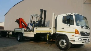 Crane truck hire and Rigging services