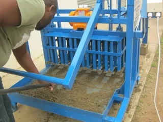 Electrical 7 drop lay-as-you-go block making machine - High Production 2500 blocks per day