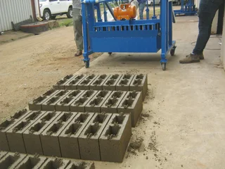 Electrical 7 drop lay-as-you-go block making machine - High Production 2500 blocks per day