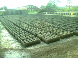 Electrical 7 drop lay-as-you-go block making machine - High Production 2500 blocks per day