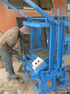 4 Drop M140 hollow blocks machine 2000 blocks/day High Strength Production