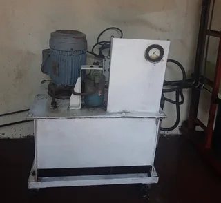 Hydraulic paint/chemical/detergent mixing plant