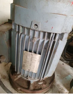 Hydraulic paint/chemical/detergent mixing plant