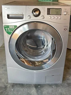 LG 11kg front loader washing machine R2500